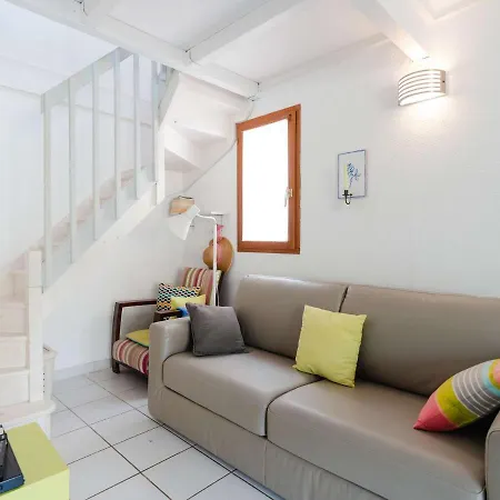 Mezzanine Avec Piscine, Terrasse Et Parking Proche A - Fr-1-409-189 Villa